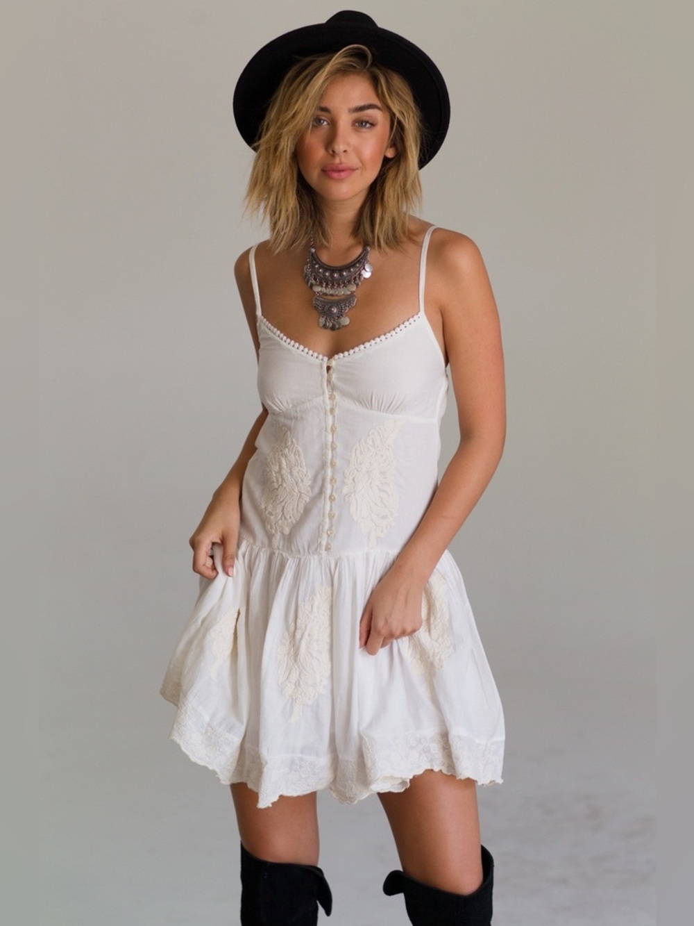 Raga Valencia White Embroidered BOHO Mini Dress, Size L - NWT!